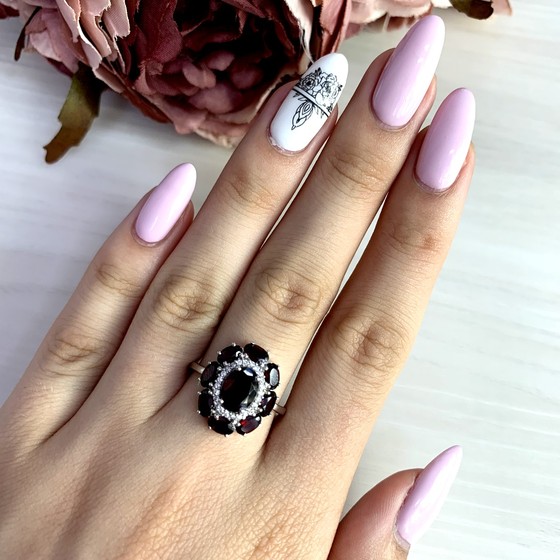 Серебряное кольцо с гранатом 4.178ct