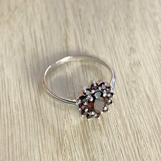 Серебряное кольцо с гранатом 1.467ct
