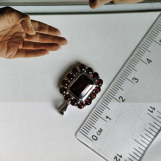 Серебряная подвеска с гранатом 4.575ct