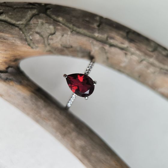 Серебряное кольцо с гранатом nano 3.12ct