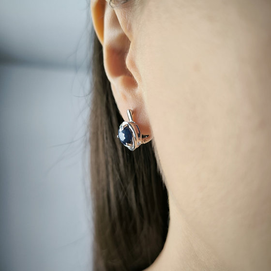 Серебряные серьги с сапфиром 3.31ct, фианитами