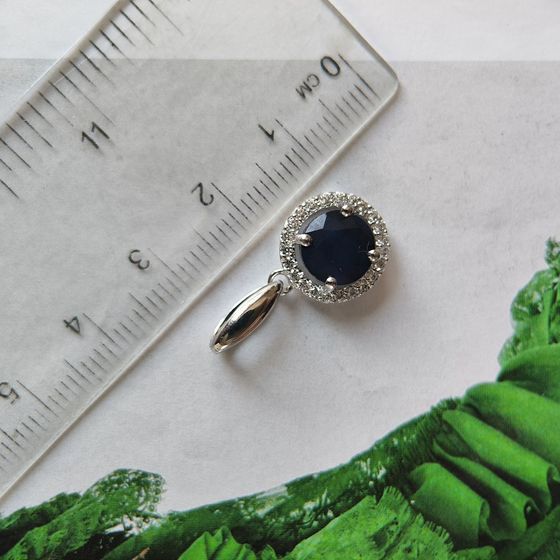 Серебряная подвеска с сапфиром 2.995ct, фианитами