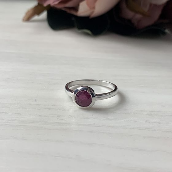 Серебряное кольцо с рубином