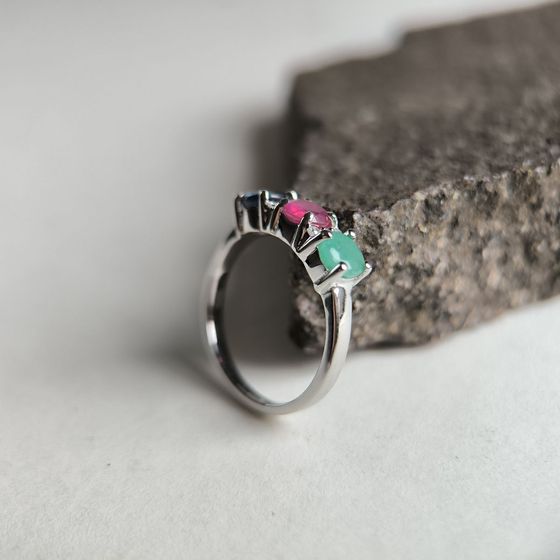 Серебряное кольцо с сапфиром 1.917ct, изумрудом, рубином