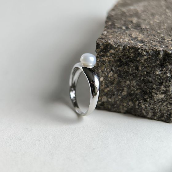 Серебряное кольцо с жемчугом