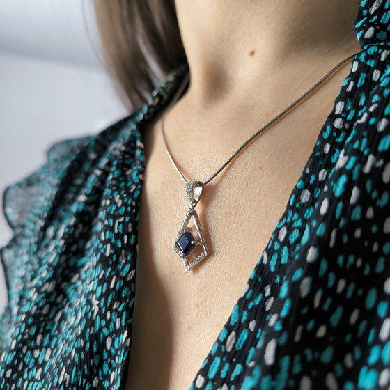 Серебряная подвеска с сапфиром 1.859ct, фианитами