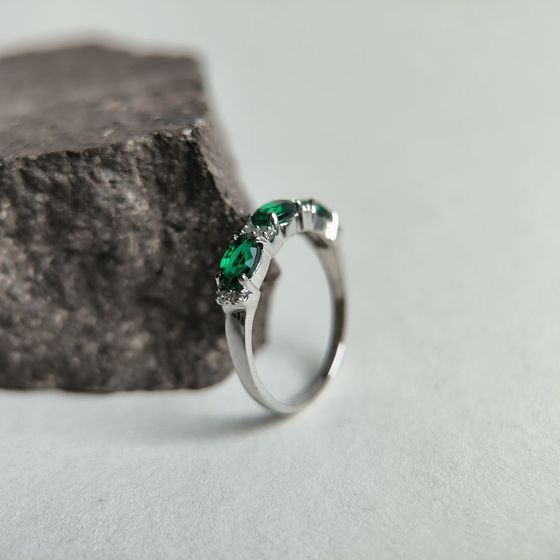 Серебряное кольцо с изумрудом nano 1.136ct