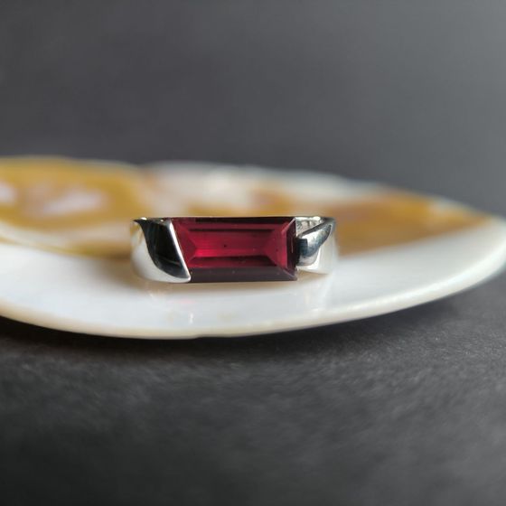 Серебряное кольцо с гранатом nano 2.14ct