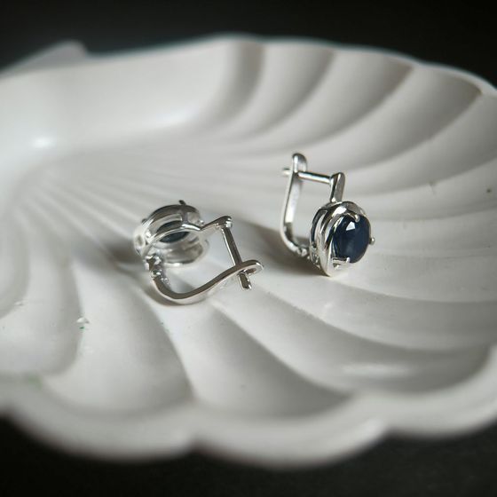 Серебряные серьги с сапфиром, фианитами