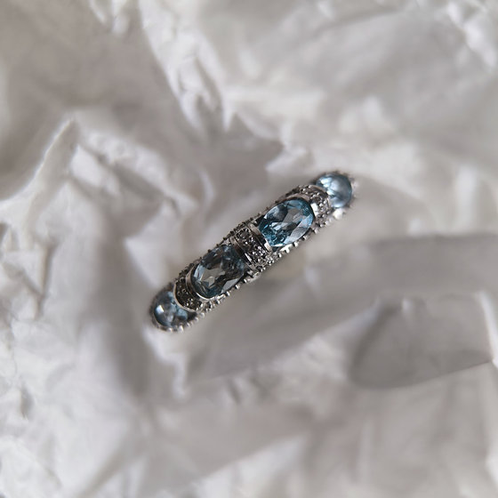 Серебряное кольцо с топазом 6.787ct, фианитами