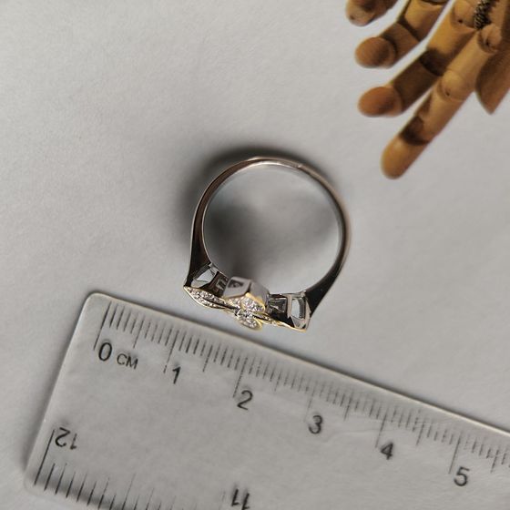 Серебряное кольцо с фианитами