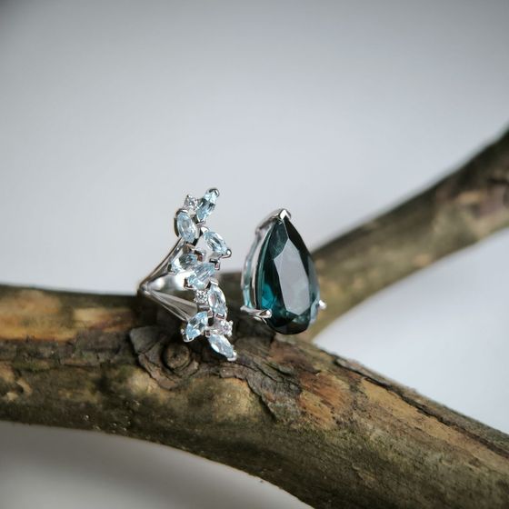 Серебряное кольцо с топазом Лондон Блю 4.703ct, топазом