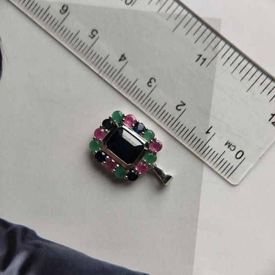 Серебряная подвеска с сапфиром 0.882ct, изумрудом, рубином