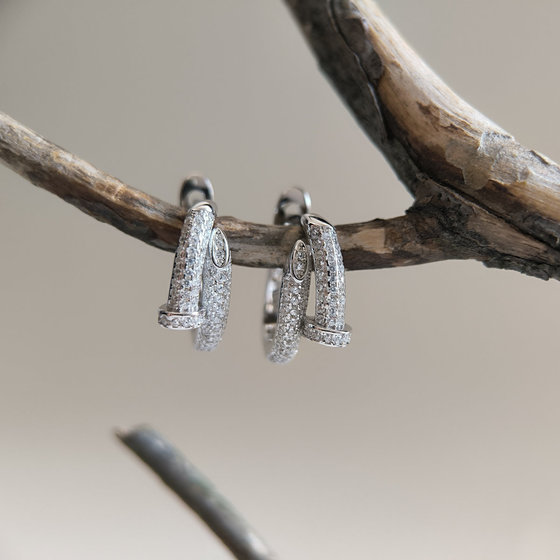 Серебряные серьги с фианитами