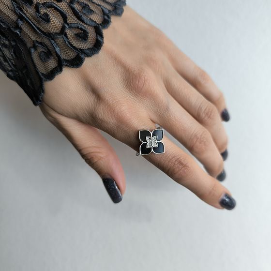 Серебряное кольцо с ониксом, фианитами