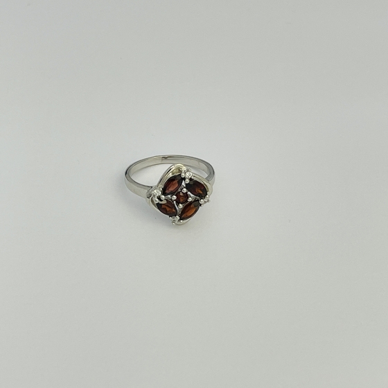 Серебряное кольцо с гранатом 1.375ct