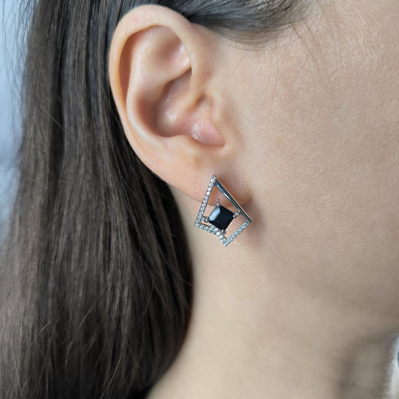 Серебряные серьги с сапфиром 3.344ct, фианитами