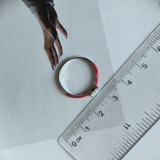 Серебряное кольцо с фианитами, емаллю