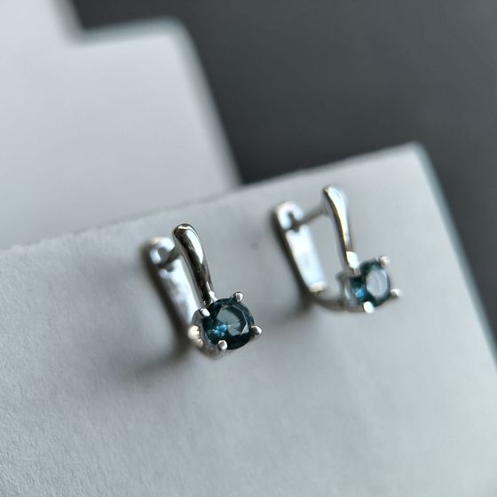 Серебряные серьги с топазом Лондон Блю 0.692ct