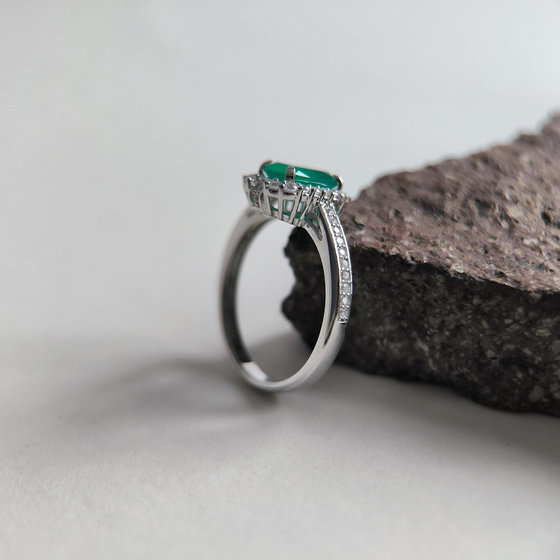 Серебряное кольцо с агатом 1.676ct, фианитами