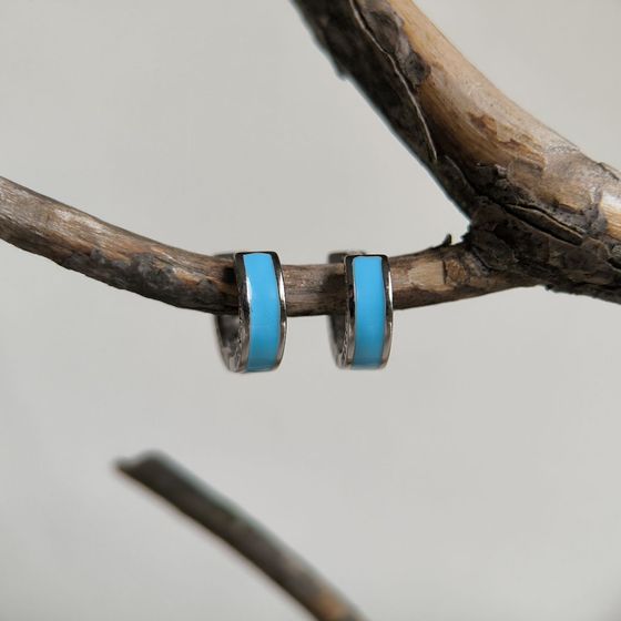 Серебряные серьги с фианитами, емаллю