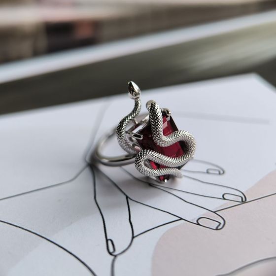 Серебряное кольцо с гранатом 5.425ct