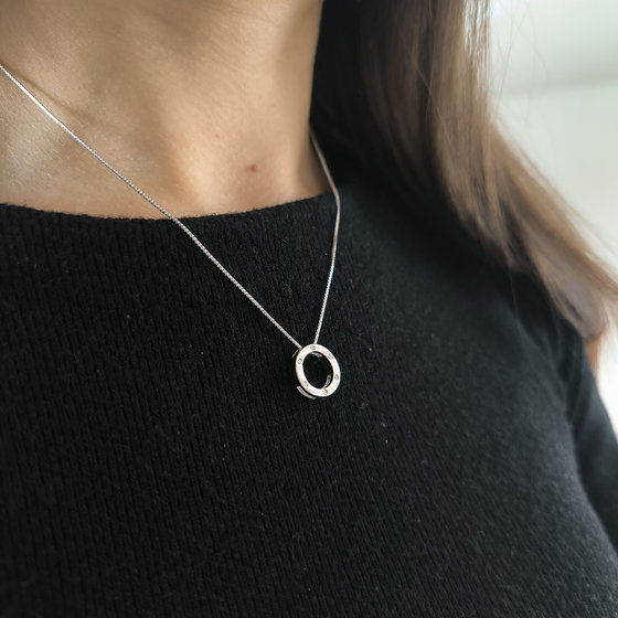 Серебряное колье с фианитами