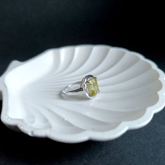 Серебряное кольцо с зеленим кварцем 2.995ct
