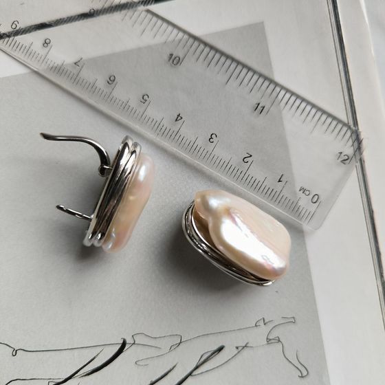 Серебряные серьги с жемчугом барочным, фианитами