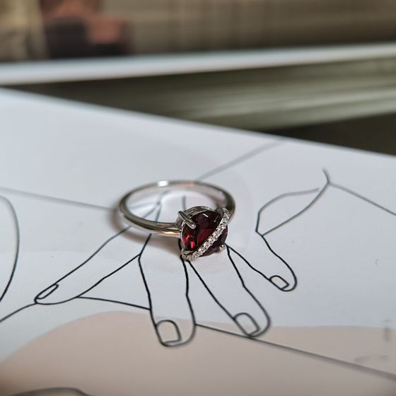Серебряное кольцо с гранатом 1.682ct