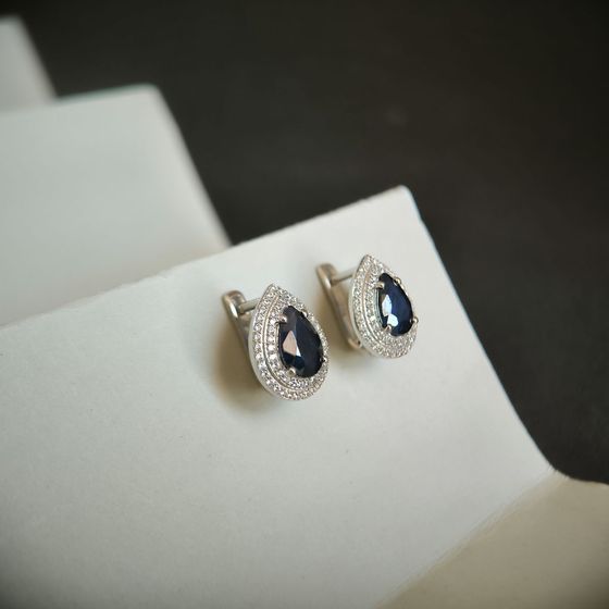 Серебряные серьги с сапфиром 5.764ct, фианитами
