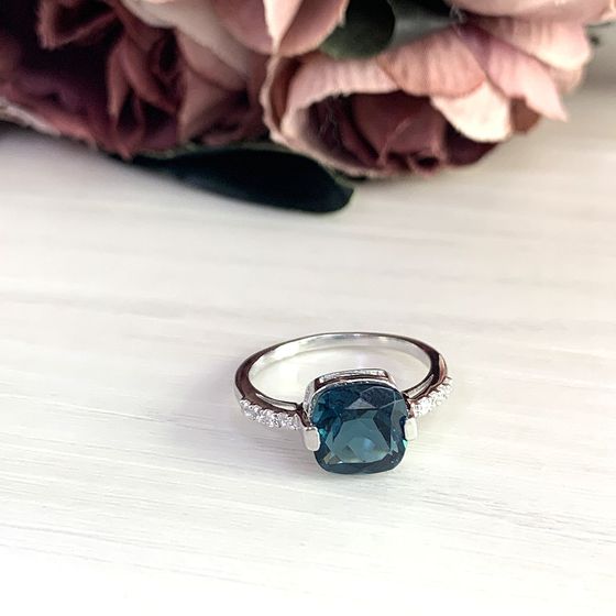 Серебряное кольцо с топазом Лондон Блю 2.47ct