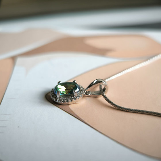 Серебряная подвеска с мистик топазом 1.108ct, фианитами