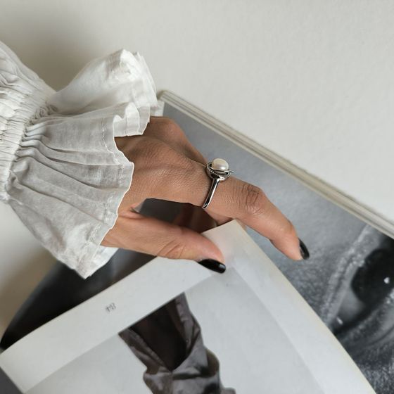 Серебряное кольцо с жемчугом Серебряное кольцо с жемчугом