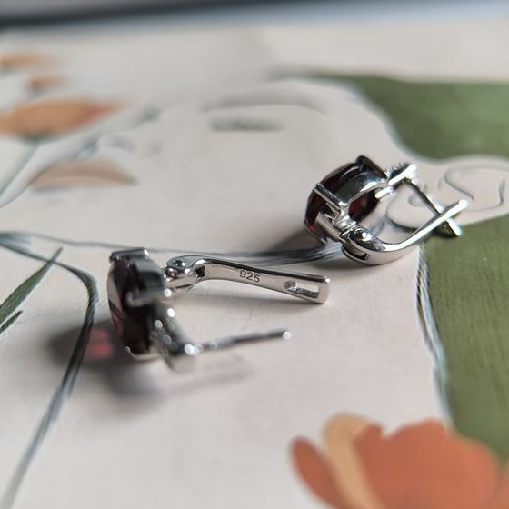 Серебряные серьги с гранатом nano, фианитами