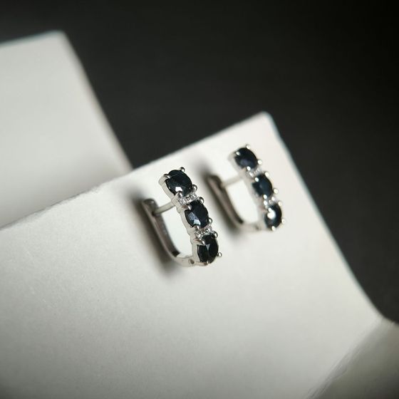 Серебряные серьги с сапфиром 4.073ct, фианитами
