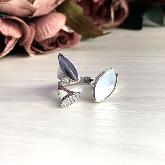 Серебряное кольцо с перламутром