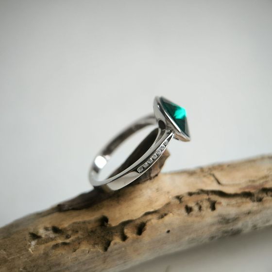 Серебряное кольцо с фианитами