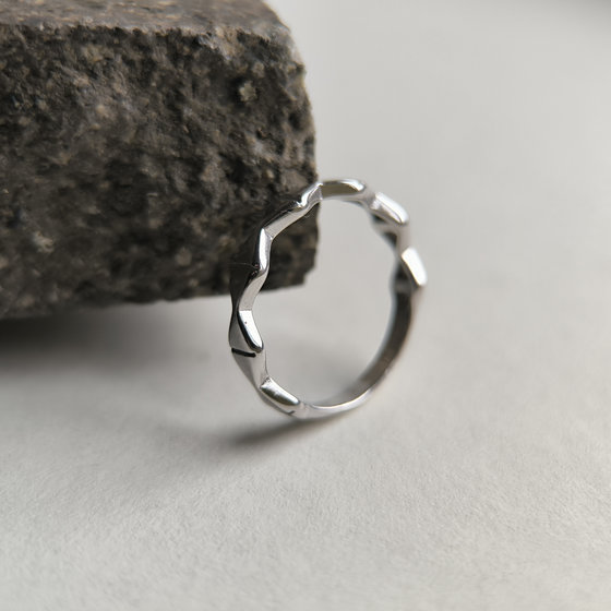 Серебряное кольцо без камней