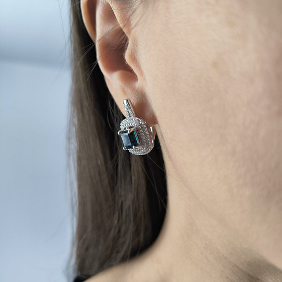Серебряные серьги с топазом Лондон Блю 4.634ct, фианитами