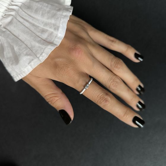 Серебряное кольцо с фианитами, емаллю