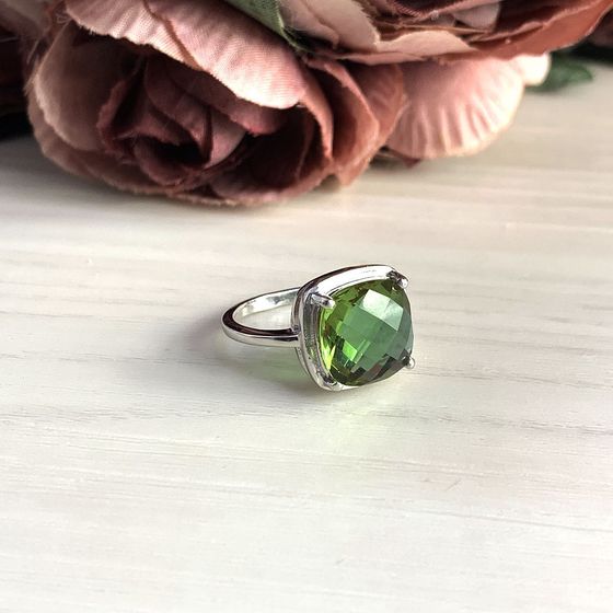 Серебряное кольцо с султанитом Серебряное кольцо с султанитом