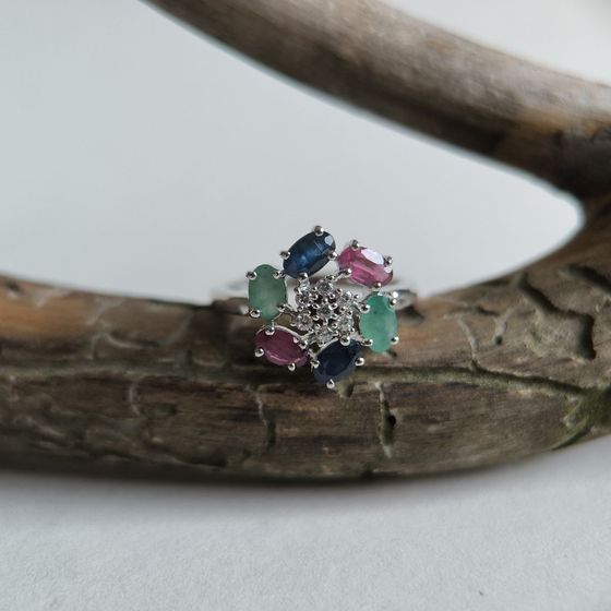 Серебряное кольцо с сапфиром, рубином, изумрудом