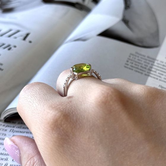Серебряное кольцо с хризолітом 3.465ct