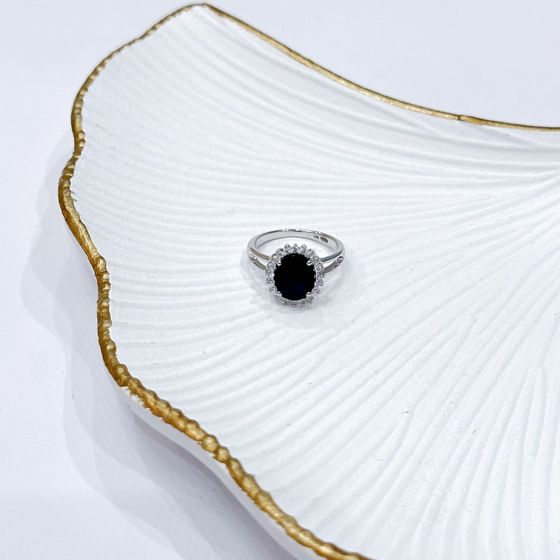 Серебряное кольцо с сапфиром, фианитами