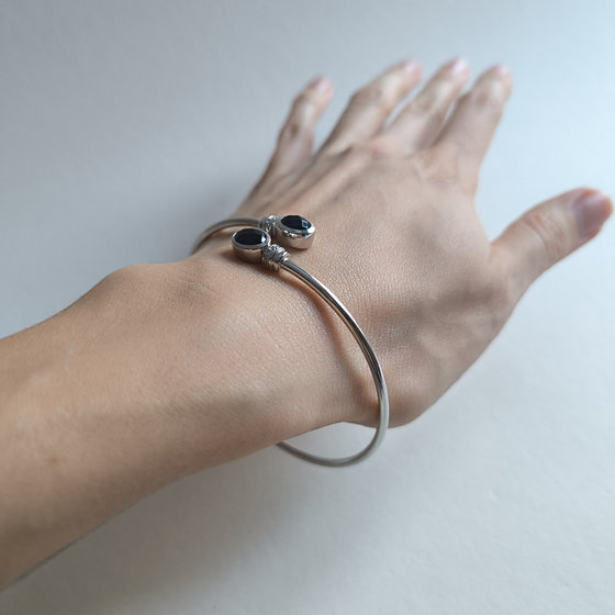 Серебряный браслет с сапфиром nano 2.529ct, фианитами