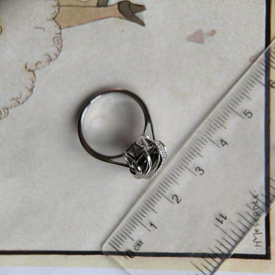 Серебряное кольцо с раухтопазом (дымчатым кварцем) 4.472ct, фианитами