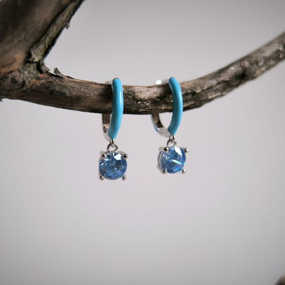 Серебряные серьги с фианитами, емаллю