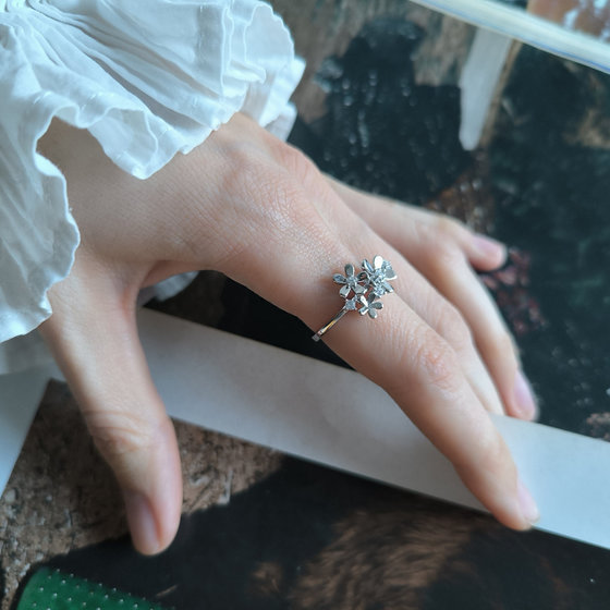 Серебряное кольцо с фианитами