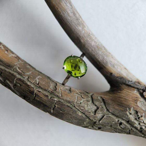 Серебряное кольцо с хризолітом 3.89ct